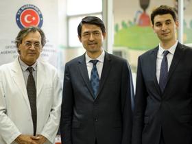 Dr. Osvaldo Salgado y Sres. Mahmut Gûuen y Rahman Nurdun