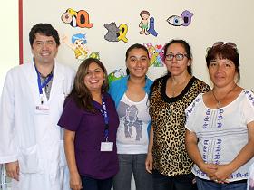 Dr. Michel Marín junto a directiva asociación Sonrisas del Norte