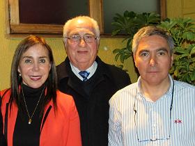 Sra. Mercedes Zárate junto a Dres. Jorge Pinto y Osvaldo Gómez