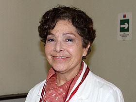 Dra. Laura Bahamondes Moya