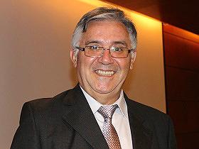 Dr. Carlos Bustos Medina
