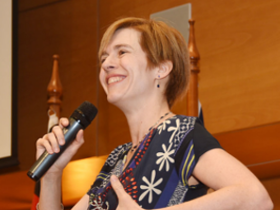 Dra. Heather Strain