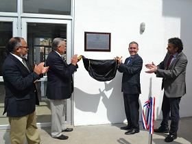 Autoridades universitarias durante la inauguración