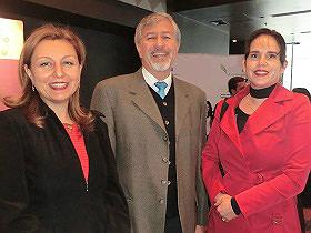 Dra. María José Álvarez, Sr. Patricio Cifuentes y Dra. Briceida Contreras