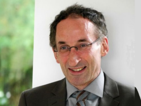 Dr. Thomas Fuchs