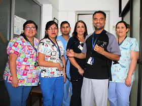 Dr. Celso González junto a su equipo de profesionales
