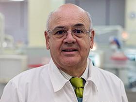 Dr. Carlos Araya Vallespir