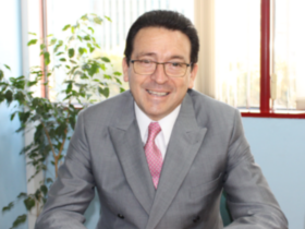 Dr. Hernán Cabello Araya