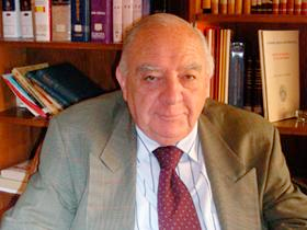 Dr. Rodolfo Armas Merino