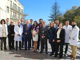 Académicos de Clínica Mayo durante visita a Hospital Eduardo Pereira