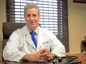 Dr. Andrés Pumarino Meléndez