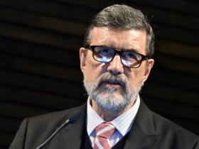 Dr. Arturo Grau Martínez