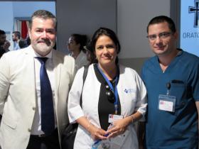 Sr. Pedro Pizarro junto a Dres. Margarita Aguilar y José Noroña