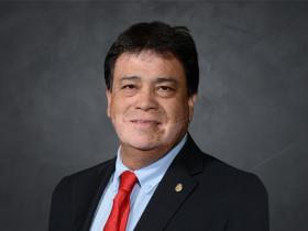Dr. Carlos Flores Berríos