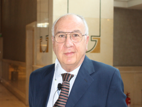 Dr. Luis Cruzat