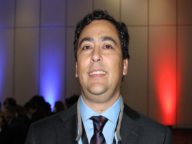 Dr. René Moya Behrens