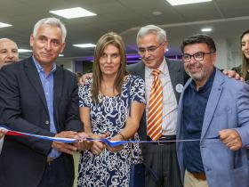 Autoridades en el corte de cinta