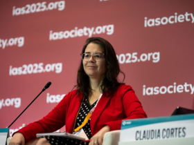 Infectóloga destaca en conferencia sobre VIH en Ruanda