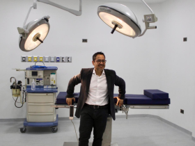 Dr. Mauricio Boza