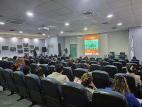Atención pediátrica integral, pediatría, salud infantil, temporada invernal, enfermedades respiratorias infantiles, virus respiratorio sincicial, VRS, nirsevimab, inmunoprofilaxis pediátrica, salud respiratoria infantil, rinovirus, asma infantil, rinitis, sinusitis, programación inmunológica, vitamina D, probióticos, infecciones respiratorias, actualización médica, educación médica continua, ateneo clínico universitario, LIV Ateneo Clínico Universitario, Hospital Clínico FUSAT, FUSAT, Rancagua, Región de O’Higgins, Hospital Franco Ravera Zunino, Claudia Díaz, Michelle Arroyo, Daniela Figueroa, María José Cautín, María José Cautín pediatra infectóloga, Laboratorios SAVAL, formación continua en salud, medicina basada en evidencia, prevención de enfermedades respiratorias, recién nacidos, salud materno infantil, vacunación contra el VRS, embarazadas, atención pediátrica en invierno