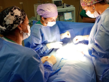 Sembrando Salud, operativos médicos, operativos quirúrgicos, listas de espera, listas de espera quirúrgica, salud pública, voluntariado médico, cirugías gratuitas, acceso a la salud, atención médica, pacientes vulnerables, Región de Antofagasta, Antofagasta, Taltal, Tocopilla, Mejillones, Universidad de Antofagasta, Pedro Ziede, cirugía infantil, cirugía vascular, fístulas arteriovenosas, insuficiencia renal crónica, diálisis, operativos de salud, médicos voluntarios, hospitales de baja complejidad, descentralización de la salud, reducción de listas de espera, responsabilidad social en salud, salud regional, atención quirúrgica, medicina solidaria.