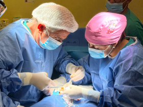 Sembrando Salud, operativos médicos, operativos quirúrgicos, listas de espera, listas de espera quirúrgica, salud pública, voluntariado médico, cirugías gratuitas, acceso a la salud, atención médica, pacientes vulnerables, Región de Antofagasta, Antofagasta, Taltal, Tocopilla, Mejillones, Universidad de Antofagasta, Pedro Ziede, cirugía infantil, cirugía vascular, fístulas arteriovenosas, insuficiencia renal crónica, diálisis, operativos de salud, médicos voluntarios, hospitales de baja complejidad, descentralización de la salud, reducción de listas de espera, responsabilidad social en salud, salud regional, atención quirúrgica, medicina solidaria.