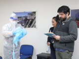 Ébola, Enfermedad por Virus del Ébola, EVE, simulación clínica, prevención del ébola, protocolos de seguridad, elementos de protección personal, EPP, aislamiento de pacientes, Unidad de Emergencia, Hospital Carlos van Buren, Hospital Carlos Van Buren, Valparaíso, Gonzalo Wilson, Unidad de Control y Prevención de Infecciones Asociadas a la Atención en Salud, IAAS, Andrés Schuller Yáñez, Servicio de Salud Valparaíso-San Antonio, SSVSA, SEREMI de Salud, SAMU 131, COGRID, Ministerio de Salud, MINSAL