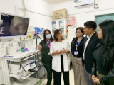 Arica, Servicio de Salud Arica y Parinacota, Hospital Regional de Arica Dr. Juan Noé Crevani, Unidad de Endoscopia, Policlínico de Endoscopia, detección precoz del cáncer digestivo, cáncer gástrico, cáncer colorrectal, endoscopia digestiva, colonoscopia, panendoscopio Olympus modelo 190, duodenoscopio, colonoscopio, tecnología de alta definición HD, imagen de banda estrecha NBI, magnificación endoscópica, diagnóstico precoz del cáncer, lesiones digestivas, listas de espera, Gobierno Regional de Arica y Parinacota, inversión en salud, Dra. Roxana Camargo, argón plasma, procedimientos endoscópicos, equipamiento médico especializado, atención hospitalaria en Arica