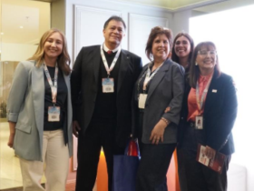 13.ª Jornada de Primavera, Sociedad Chilena de Enfermedades Respiratorias, SER Chile, Sociedad de Alergia e Inmunología, doctor Carlos Flores, enfermedades respiratorias, enfermedades alérgicas, abordaje integral de enfermedades respiratorias, actualización médica, manejo clínico, asma alérgica, EPOC, enfermedad pulmonar obstructiva crónica, tabaquismo, alergias respiratorias, nódulo pulmonar, espirometría en pediatría, función pulmonar, diagnóstico respiratorio, tratamiento de enfermedades respiratorias, detección temprana, derivación oportuna, atención primaria, trabajo multidisciplinario, red asistencial, profesionales de la salud, jornada científica, Hotel NH Santiago, Santiago de Chile, Congreso Chileno de Enfermedades Respiratorias, Jornadas de Enfermedades Respiratorias del Norte, Antofagasta, Coquimbo, Valdivia