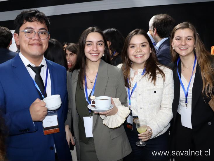 El conocimiento se une a la experiencia