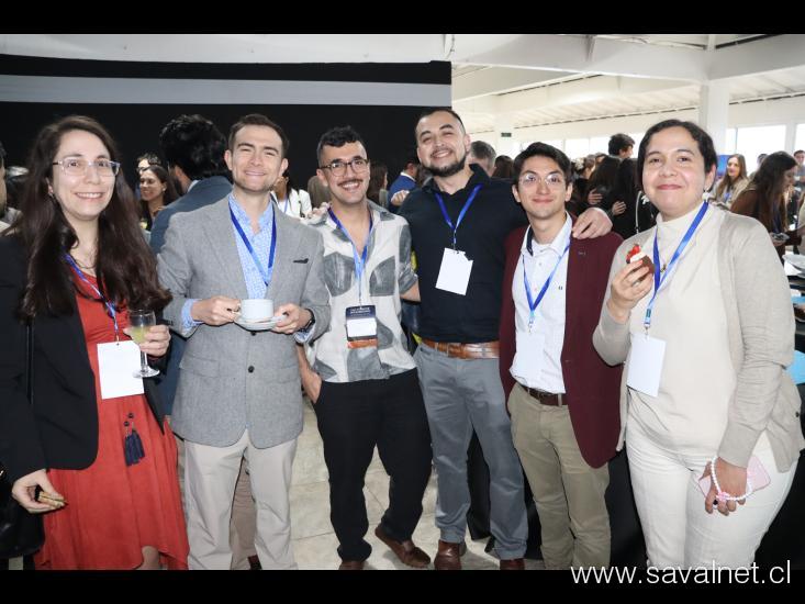 El conocimiento se une a la experiencia