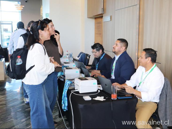 Laboratorios SAVAL en DÑ Connect